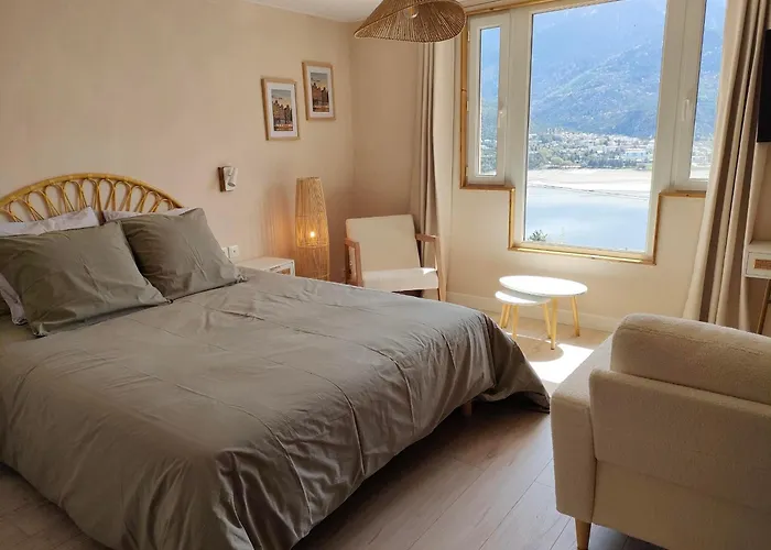 Le Cosy Du Plongeoir - T2 Neuf Avec Vue Sur Le Lac De Serre Poncon Et Grande Terrasse Avec Jardin