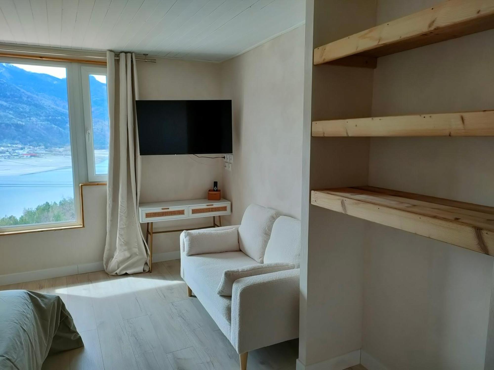 Le Cosy Du Plongeoir - T2 Neuf Avec Vue Sur Le De Serre Poncon Et Grande Terrasse Avec Jardin * Savines