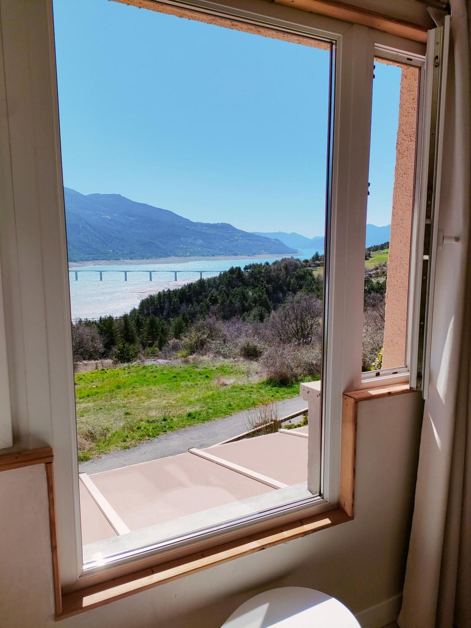 Apartment Le Cosy Du Plongeoir - T2 Neuf Avec Vue Sur Le De Serre Poncon Et Grande Terrasse Avec Jardin